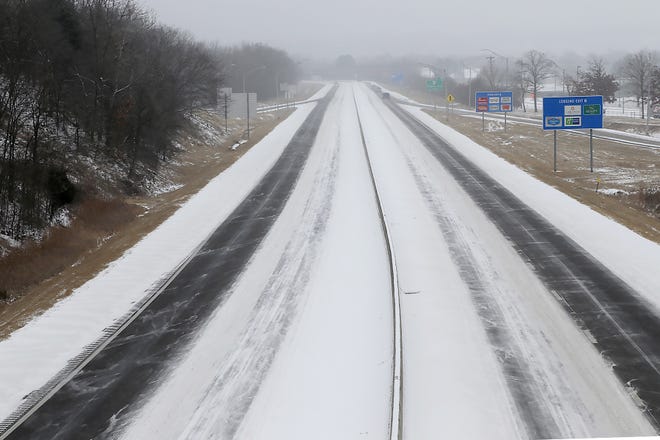 Single lanes are cleared on I-540, Sunday, Feb. 14, at Leigh Avenue in Fort Smith.