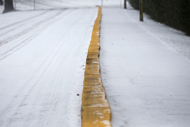 Snowfall greeted West Alabama residents Tuesday, Feb. 16, 2021. [Staff Photo/Gary Cosby Jr.]